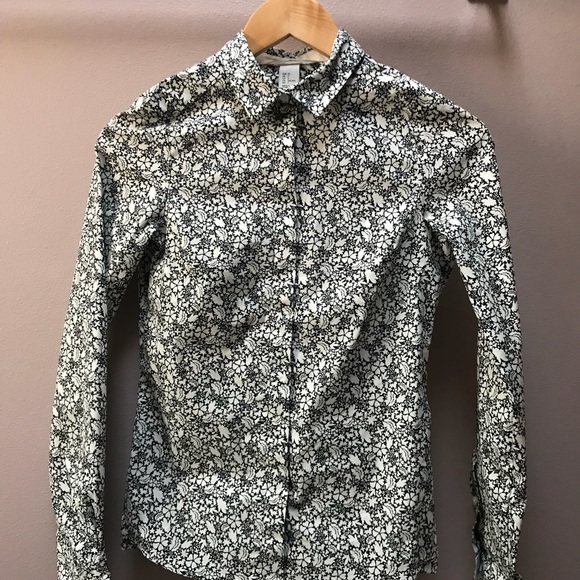 H&M Black and White Floral Button Up - Picture 2 of 5